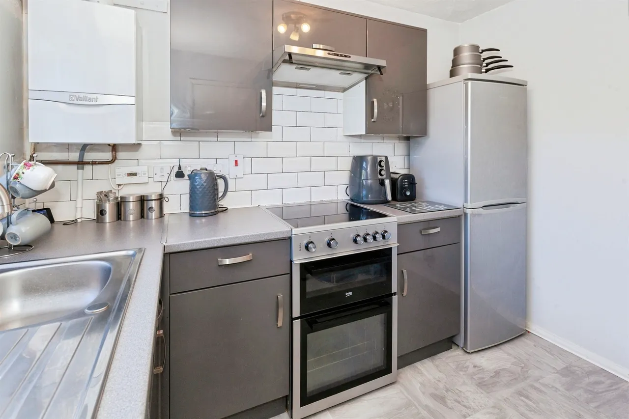 Manor Court, Slough, SL1, photo 18