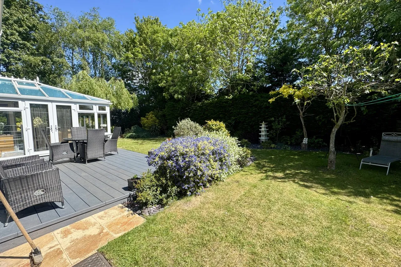 Hawes Lane, Norton, photo 19