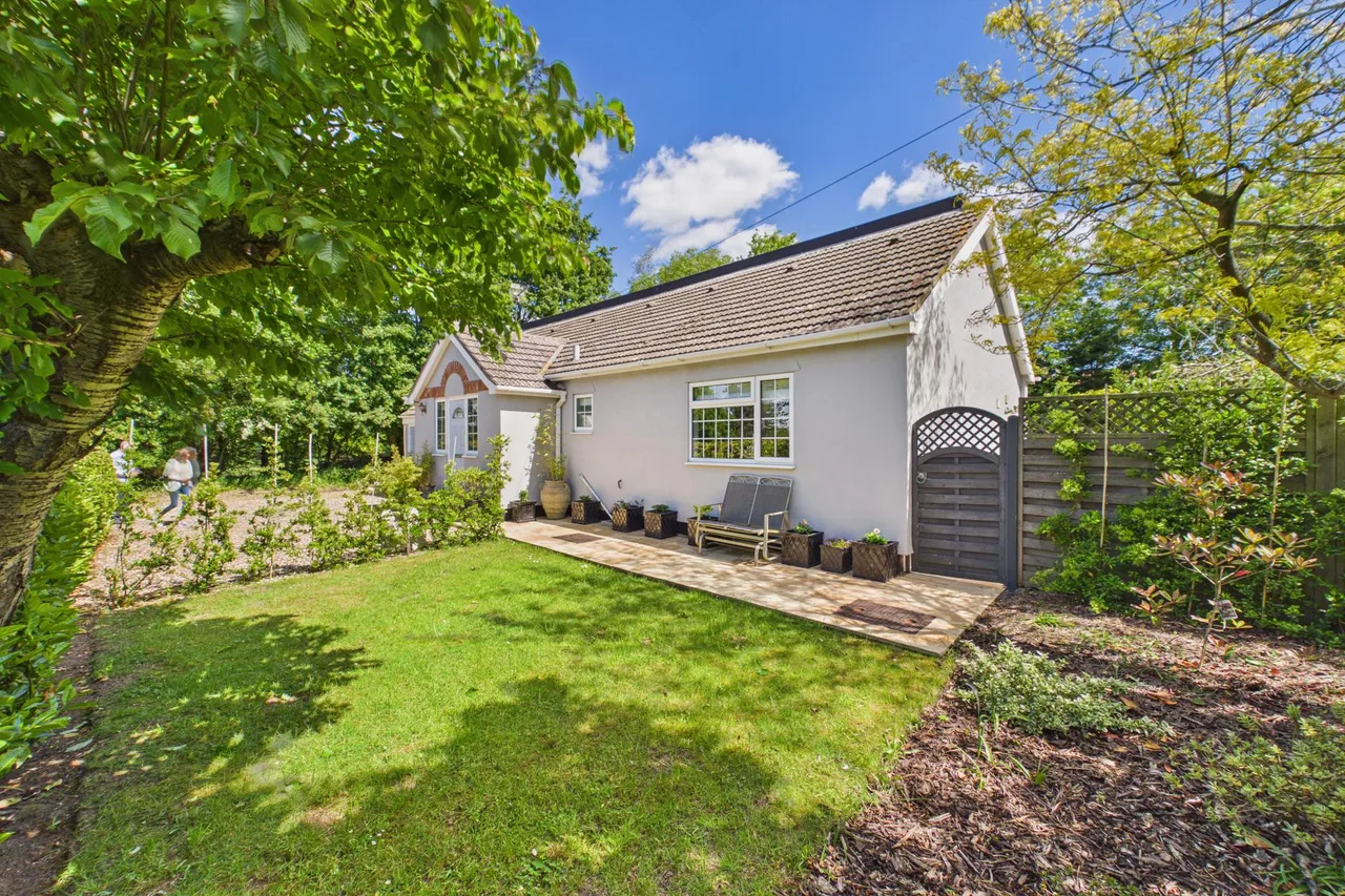Hawes Lane, Norton, photo 37