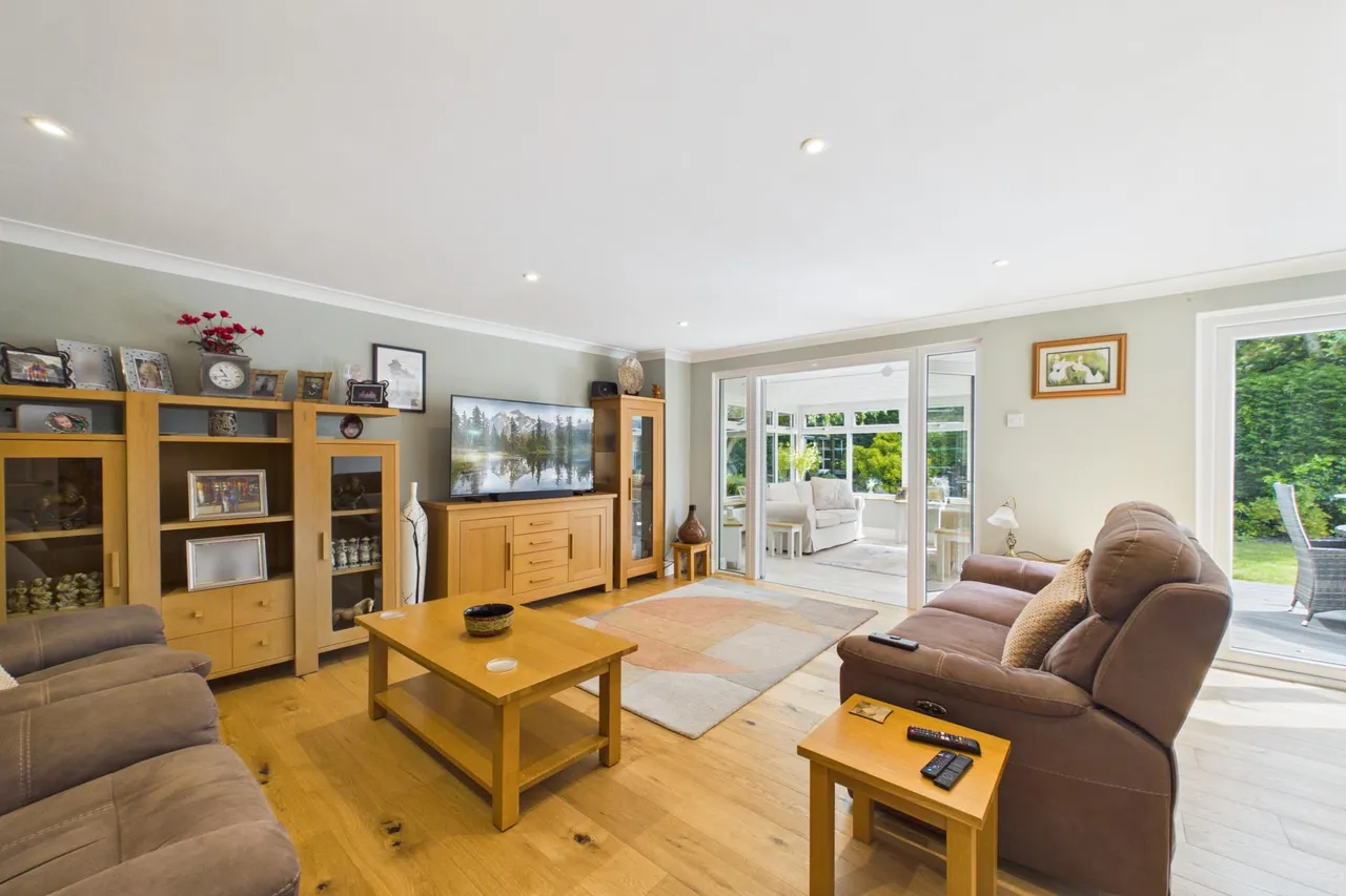 Hawes Lane, Norton, photo 7