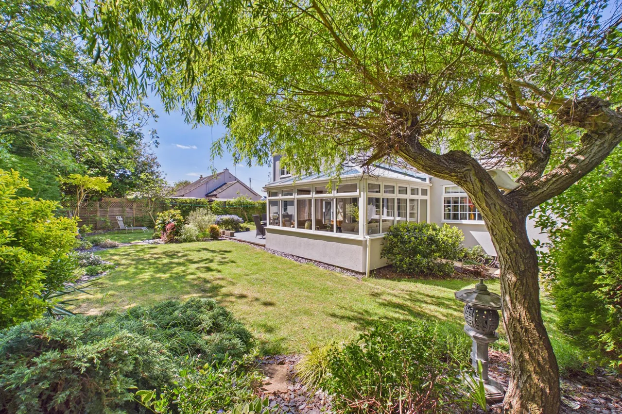 Hawes Lane, Norton, photo 16