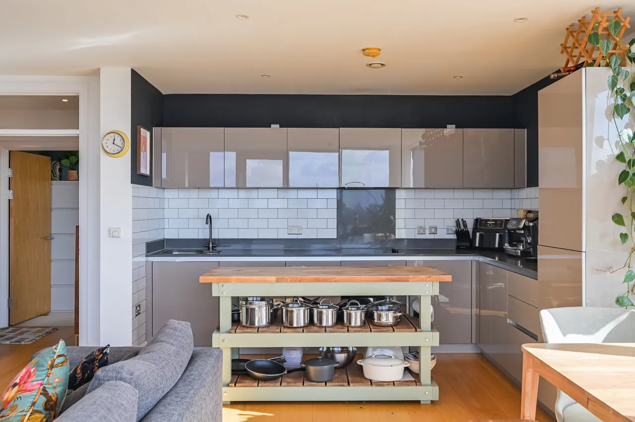 3 bed flat for sale, London, E3