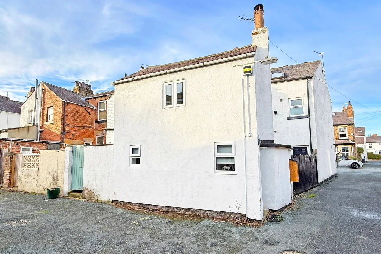 1 bed house for sale, Russell Street, Harrogate, HG2