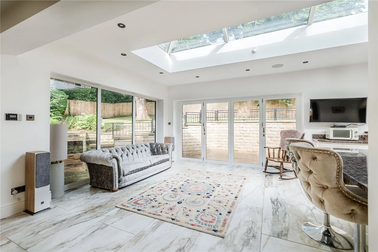 Newlay Grove, Horsforth, LS18, photo 9