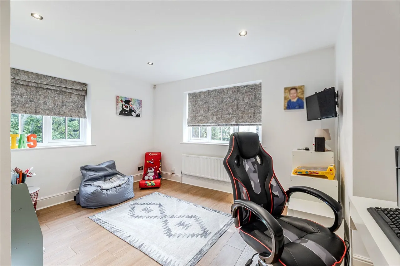 Newlay Grove, Horsforth, LS18, photo 7