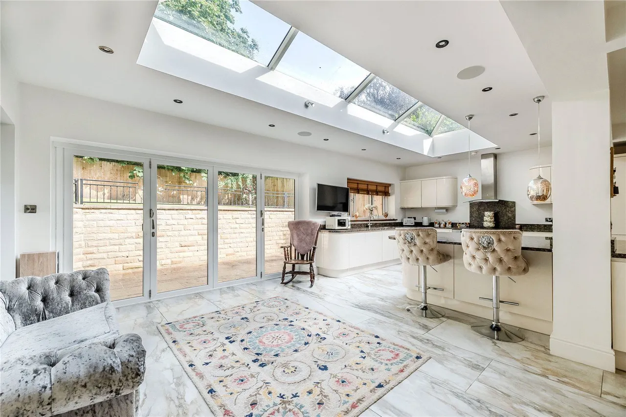 Newlay Grove, Horsforth, LS18, photo 3