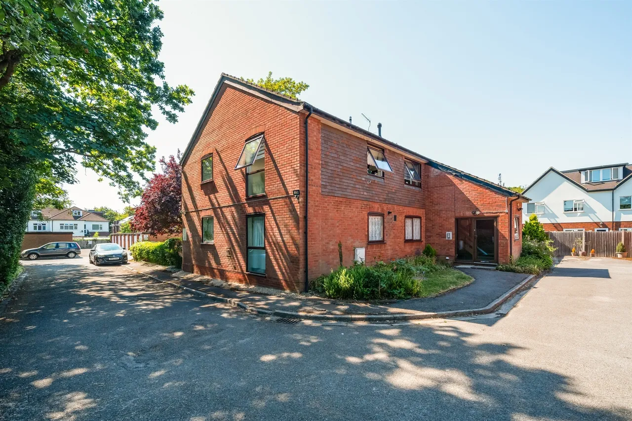 Rickmansworth Road, Watford, WD18, photo 19