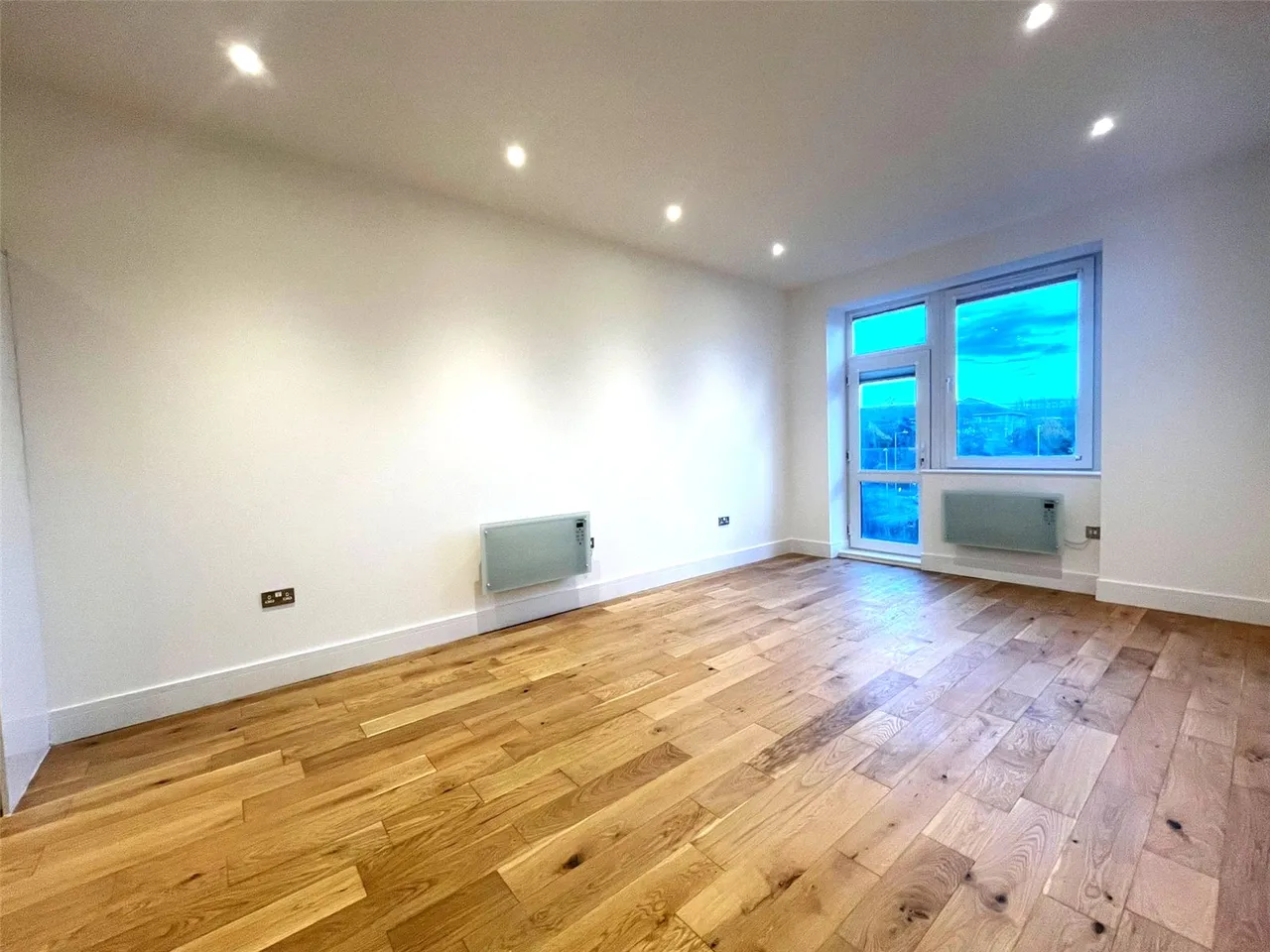 Bartley Way, Hook, Hampshire, RG27 9FG, photo 3