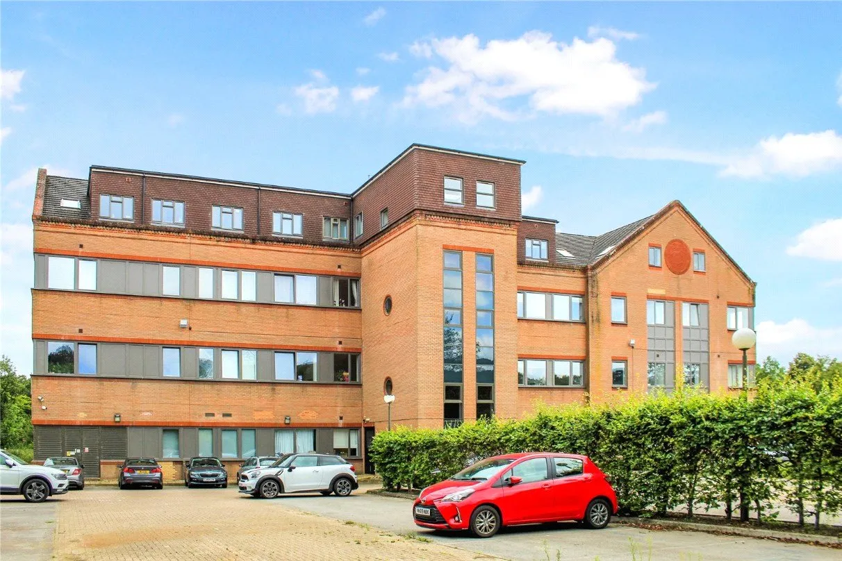 2 bed flat to rent — Bartley Way, Hook, Hampshire, RG27 9FG