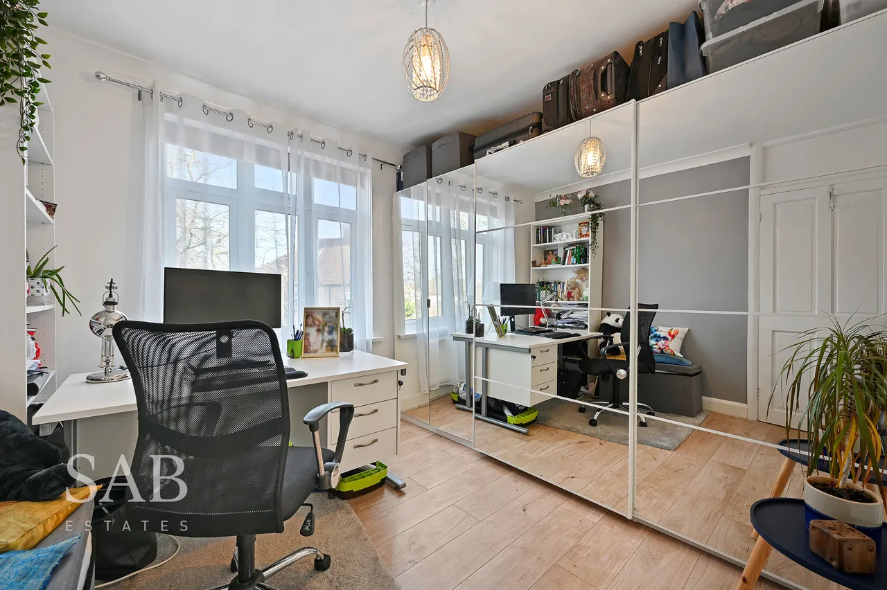 Ruislip Road, Greenford, UB6, photo 7