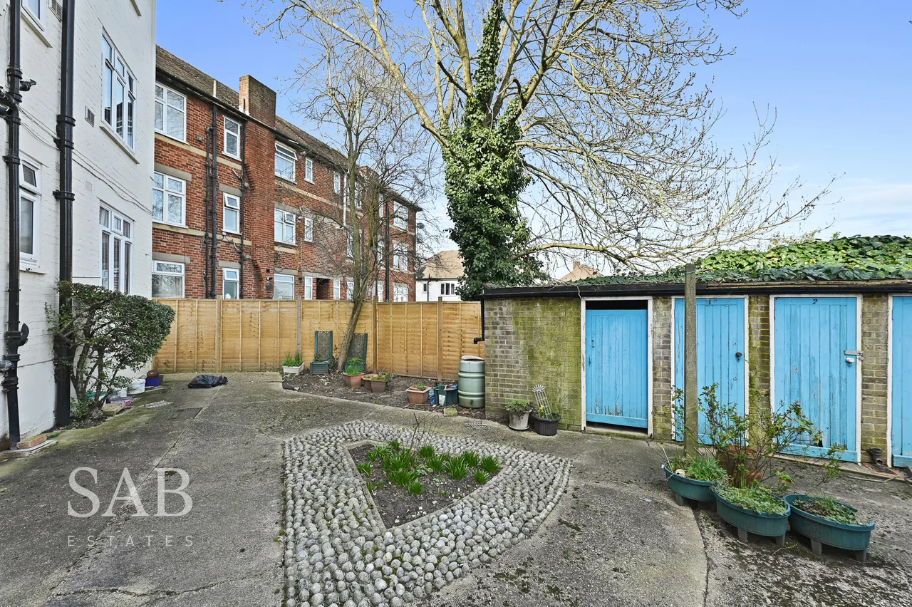 Ruislip Road, Greenford, UB6, photo 8