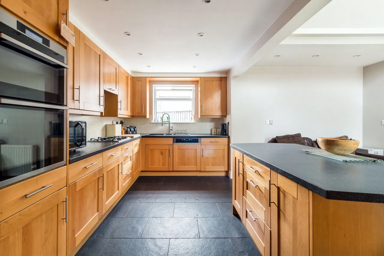 19 Highfield Road, Ringwood, BH24 1RG, photo 3