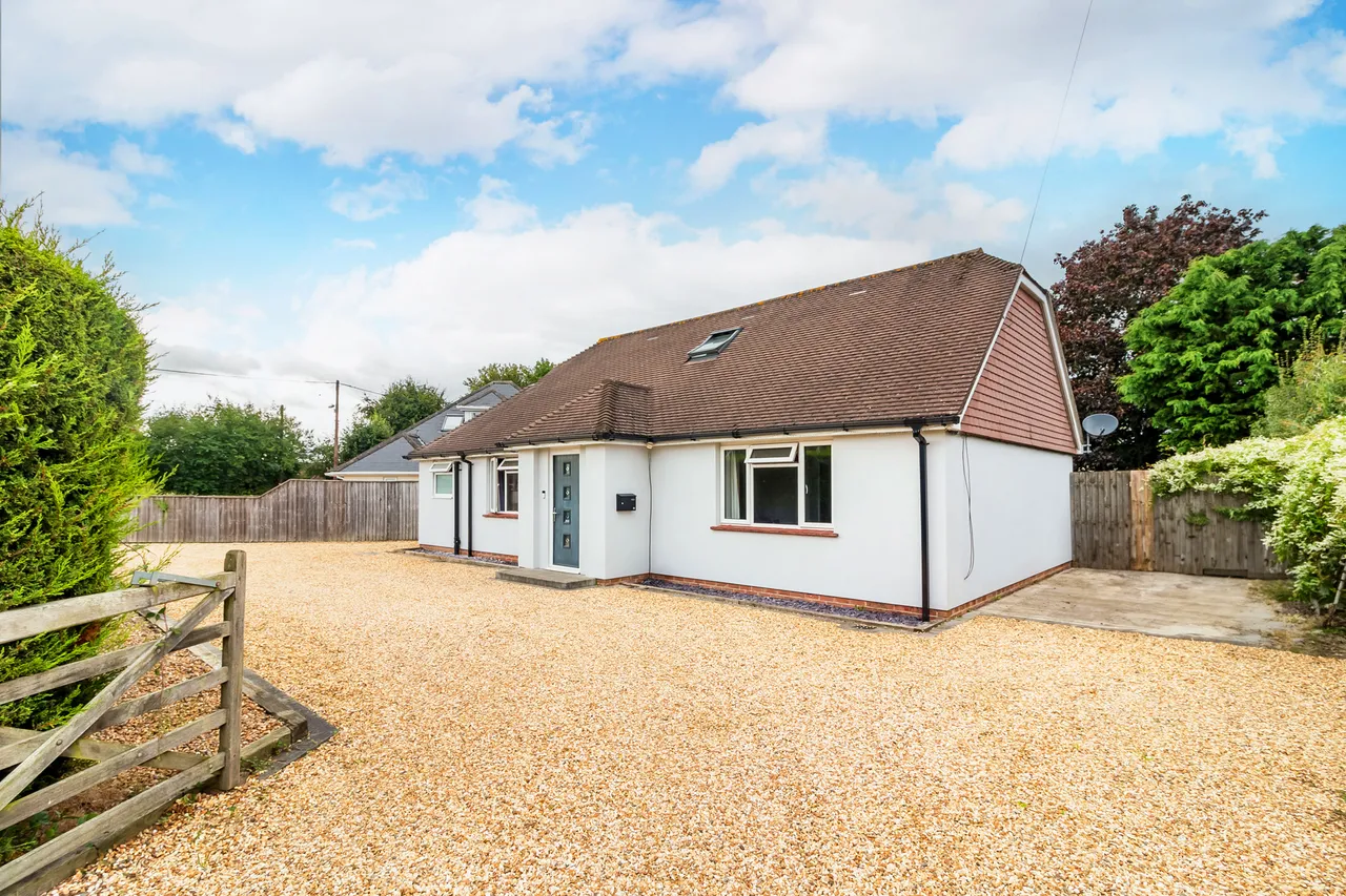 3 bed house for sale — 19 Highfield Road, Ringwood, BH24 1RG