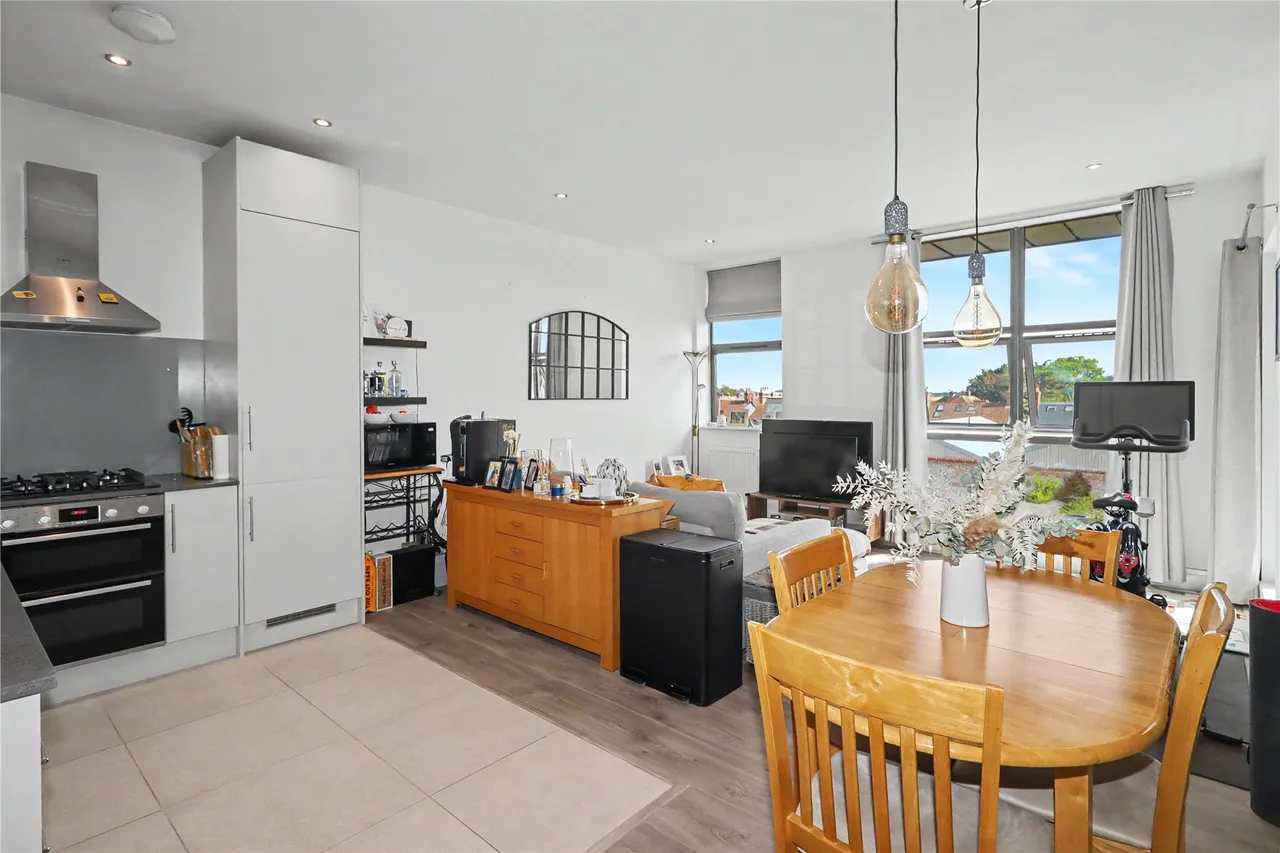 Hipley Street, Woking, GU22, photo 2