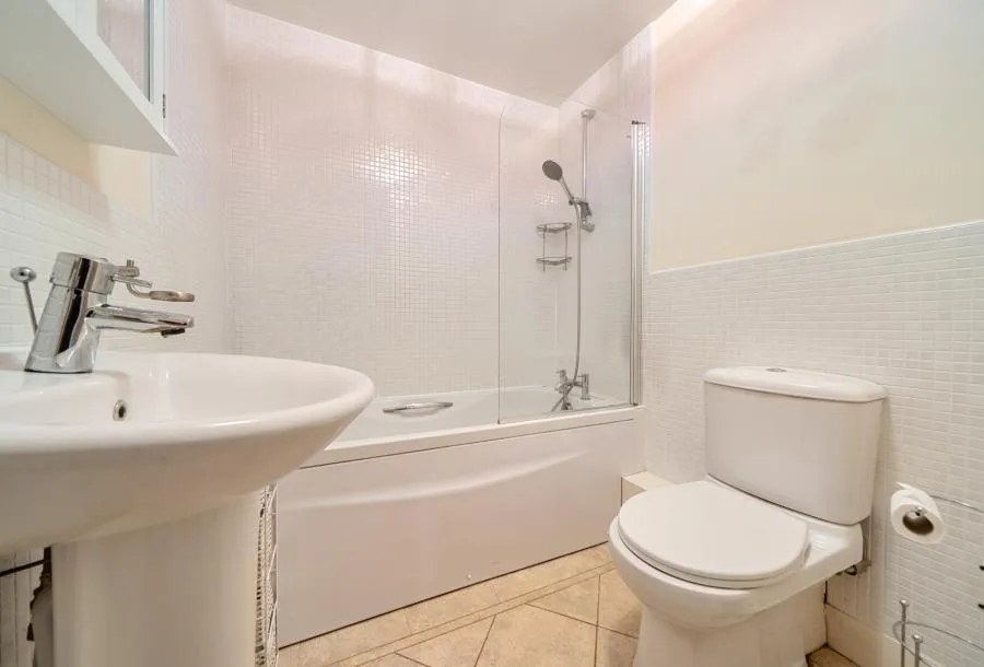 Kew Close, Romford, RM1, photo 12