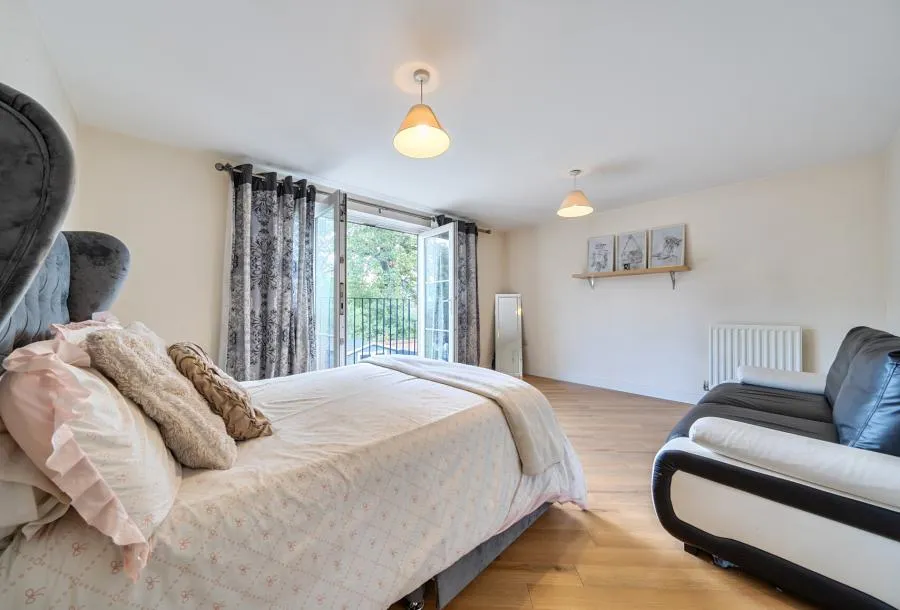 Kew Close, Romford, RM1, photo 5