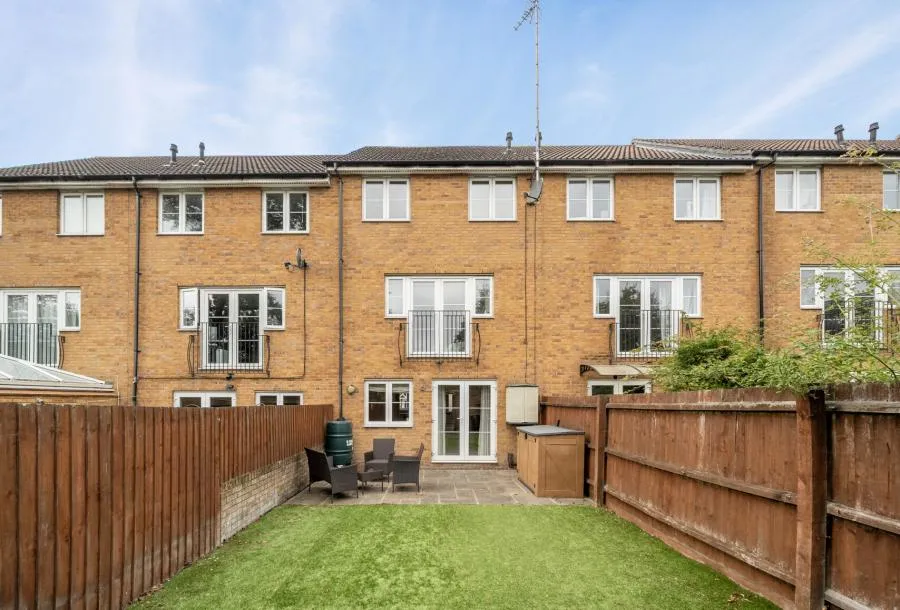 Kew Close, Romford, RM1, photo 11
