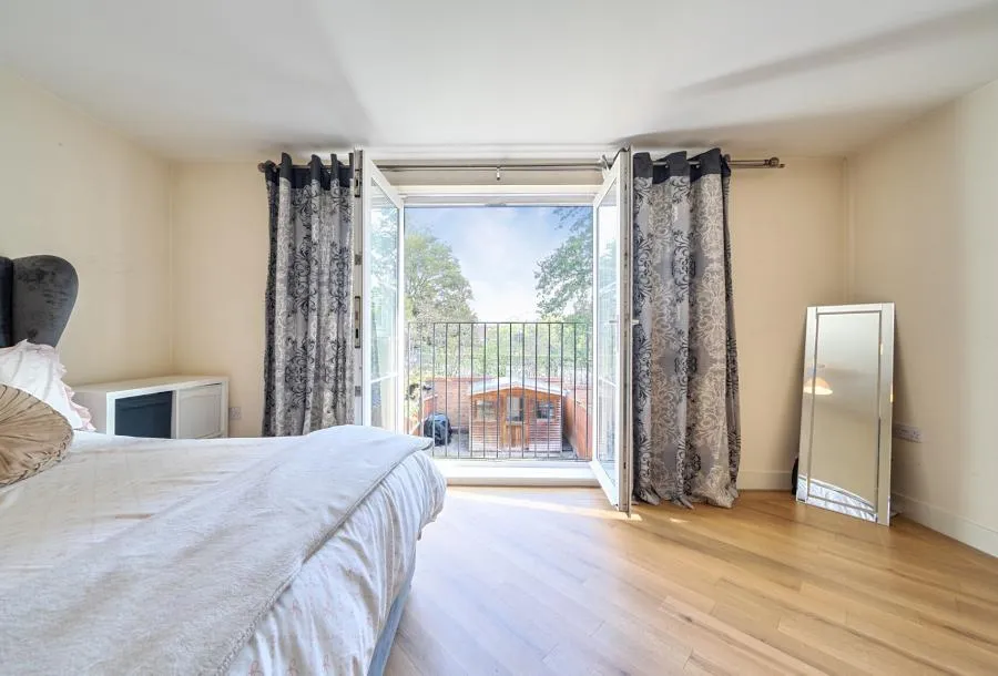 Kew Close, Romford, RM1, photo 6