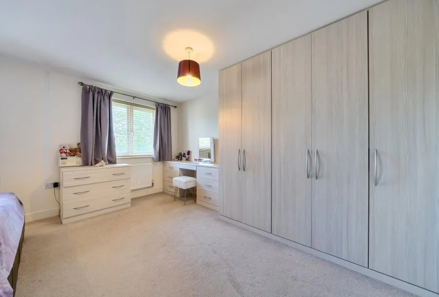 Kew Close, Romford, RM1, photo 9