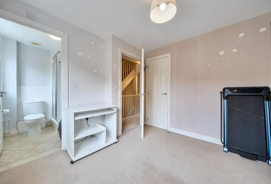 Kew Close, Romford, RM1, photo 15