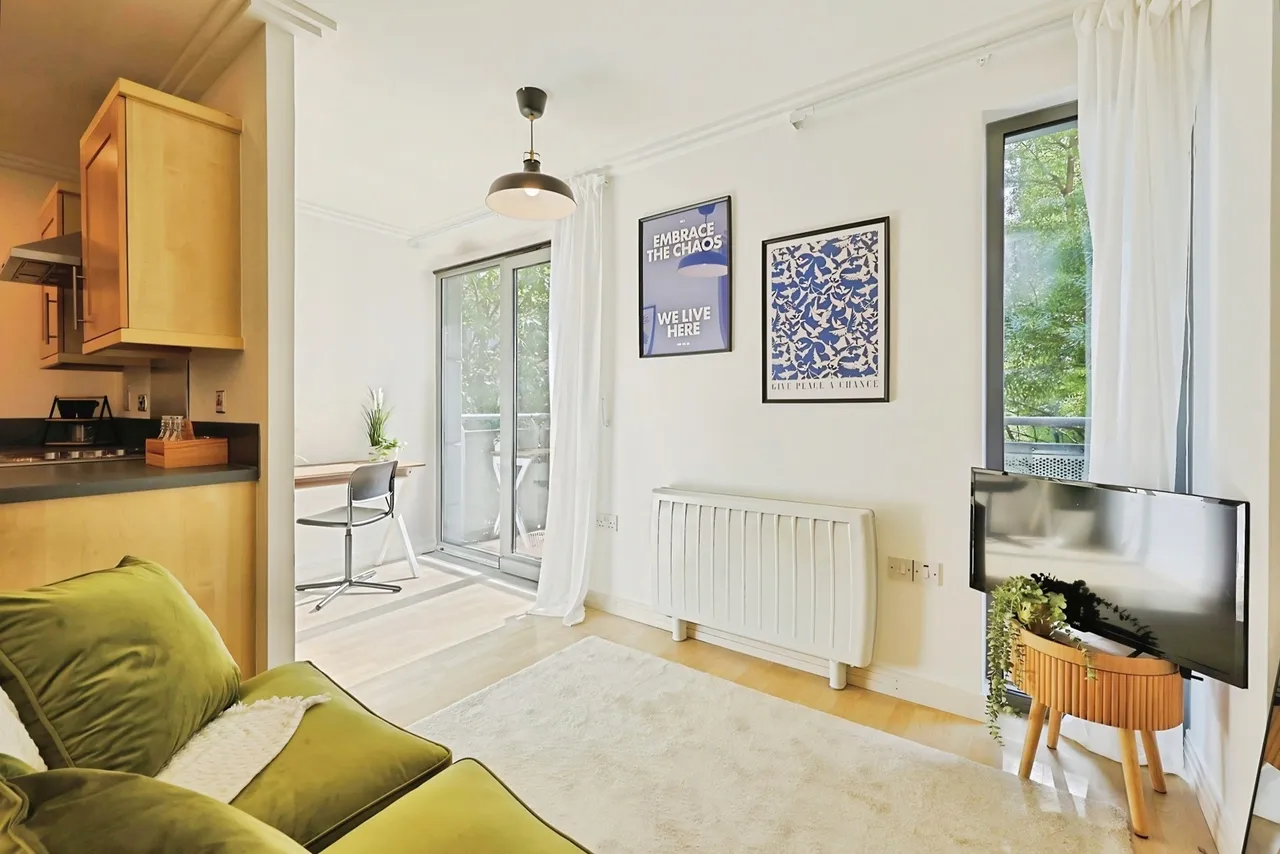 Victoria Road, London, W3, photo 6