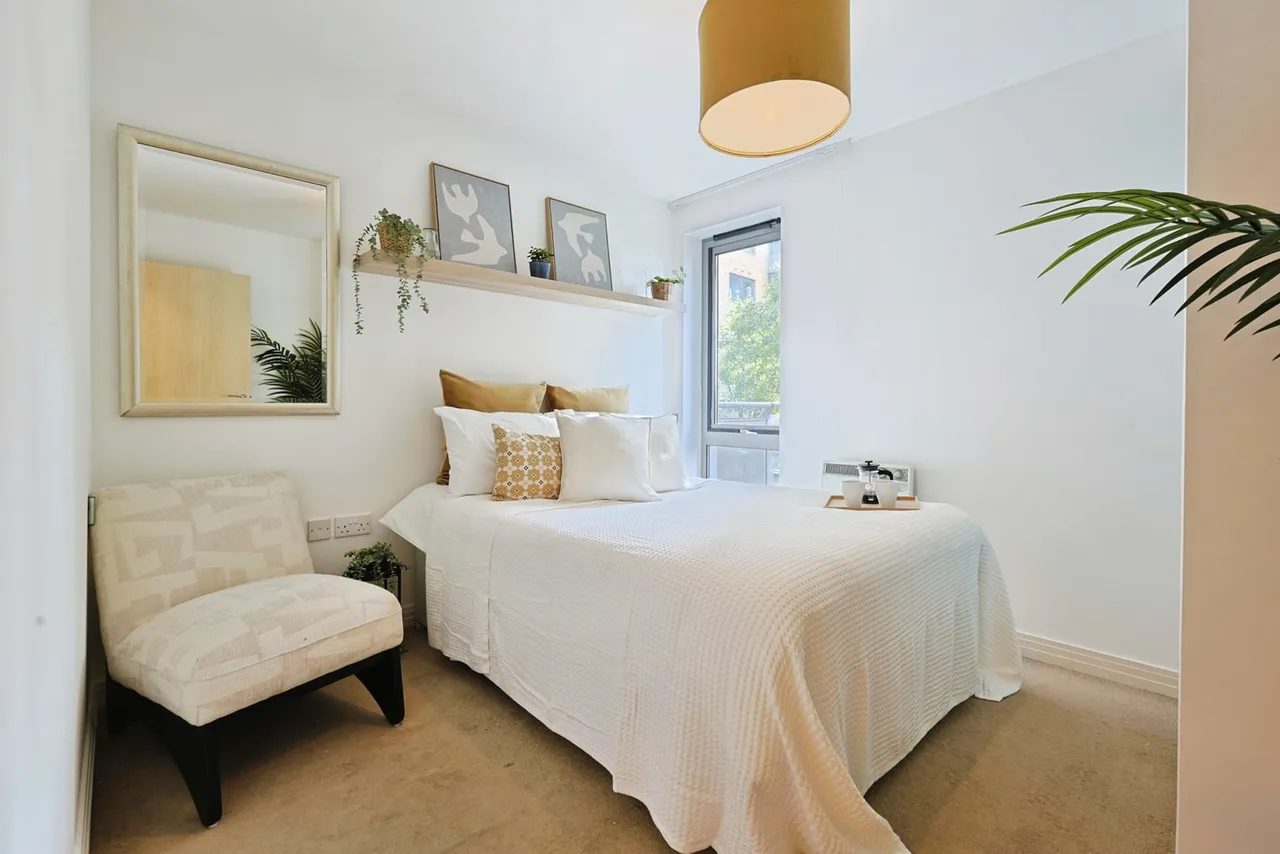 Victoria Road, London, W3, photo 12