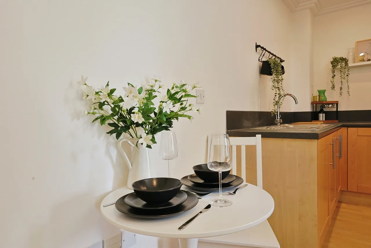 Victoria Road, London, W3, photo 9