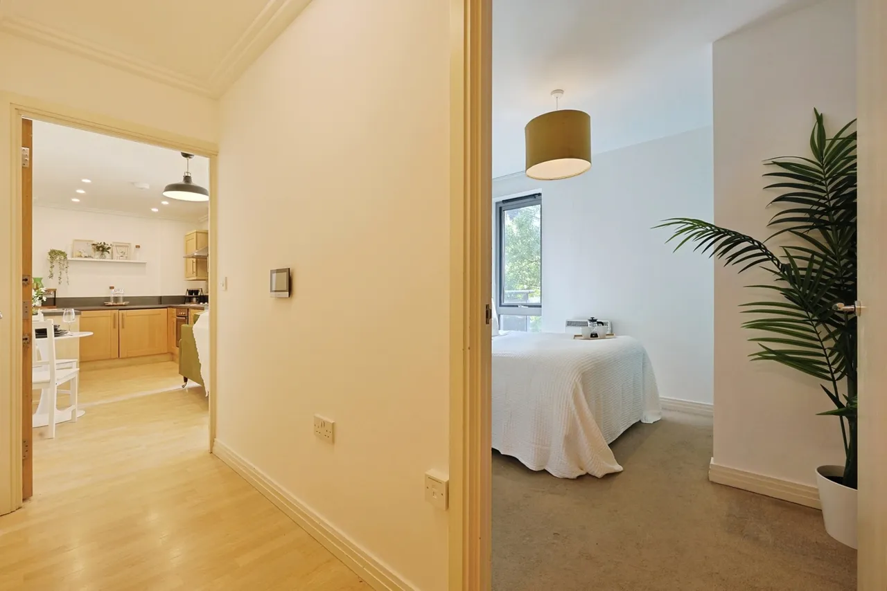 Victoria Road, London, W3, photo 18