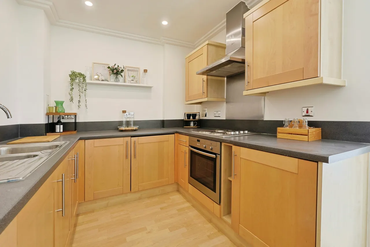 Victoria Road, London, W3, photo 4