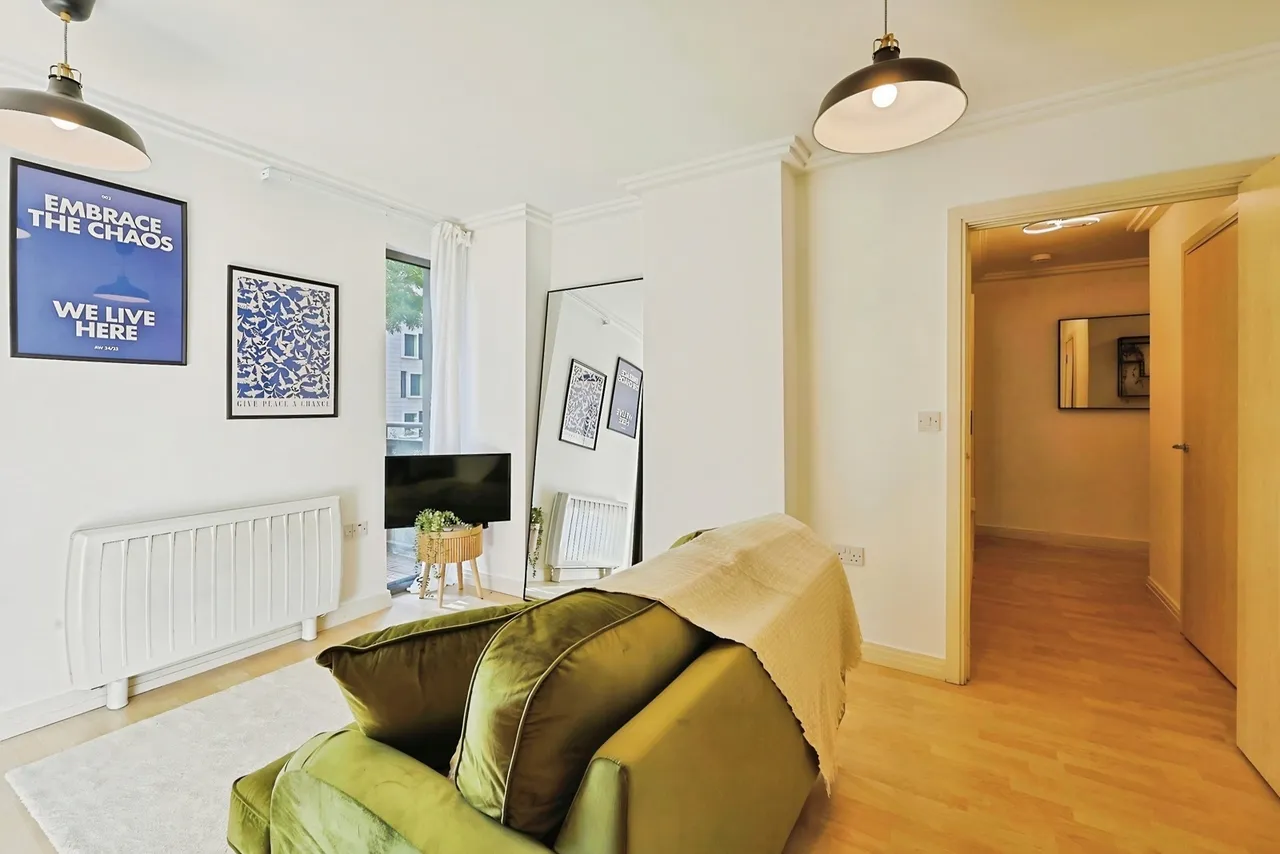 Victoria Road, London, W3, photo 8