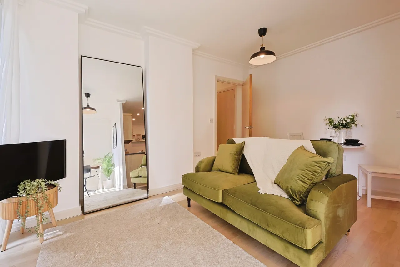 Victoria Road, London, W3, photo 5