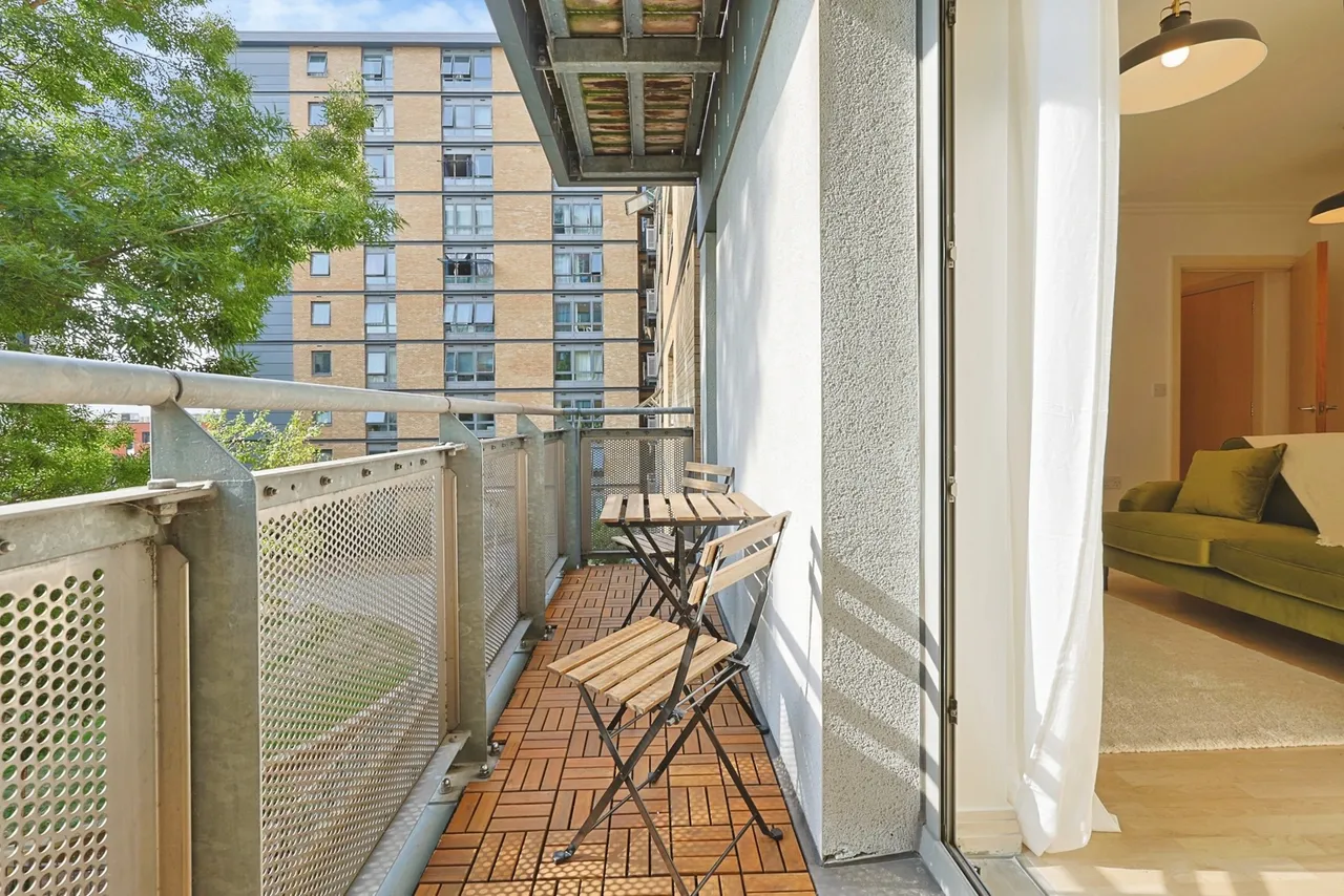 Victoria Road, London, W3, photo 20