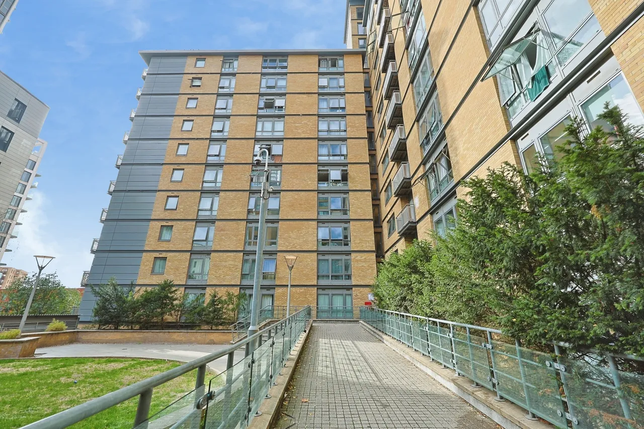 Victoria Road, London, W3, photo 22
