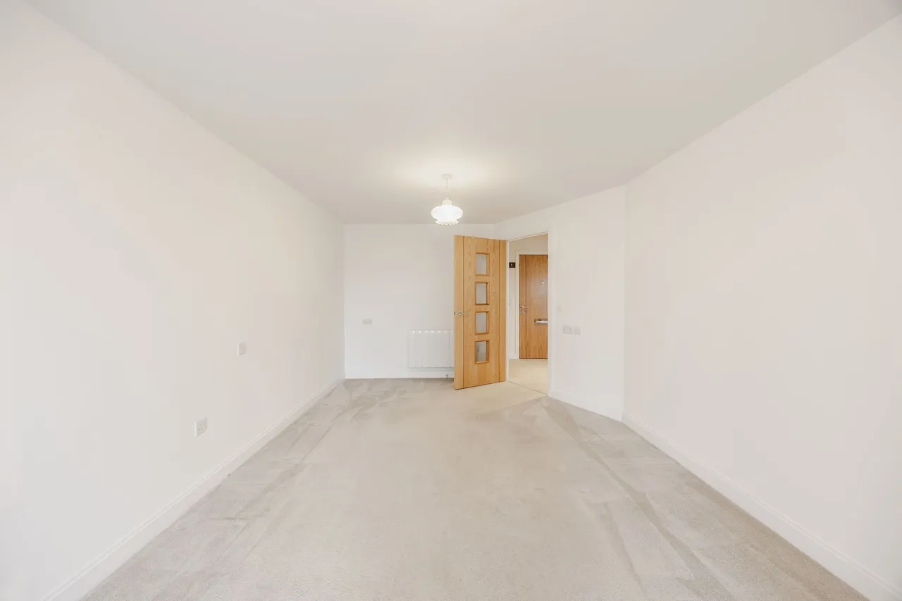 Bright South Facing Apartment in Huns, photo 13