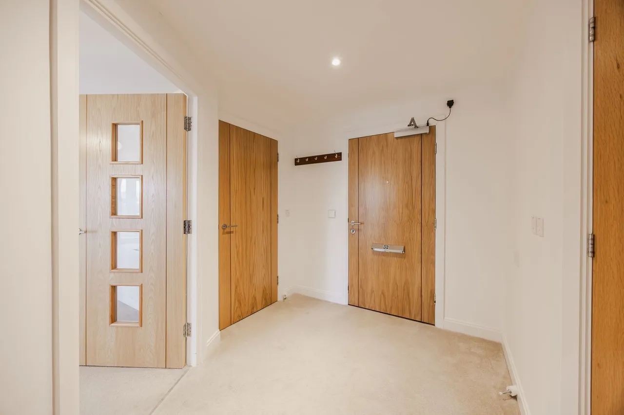 Bright South Facing Apartment in Huns, photo 10