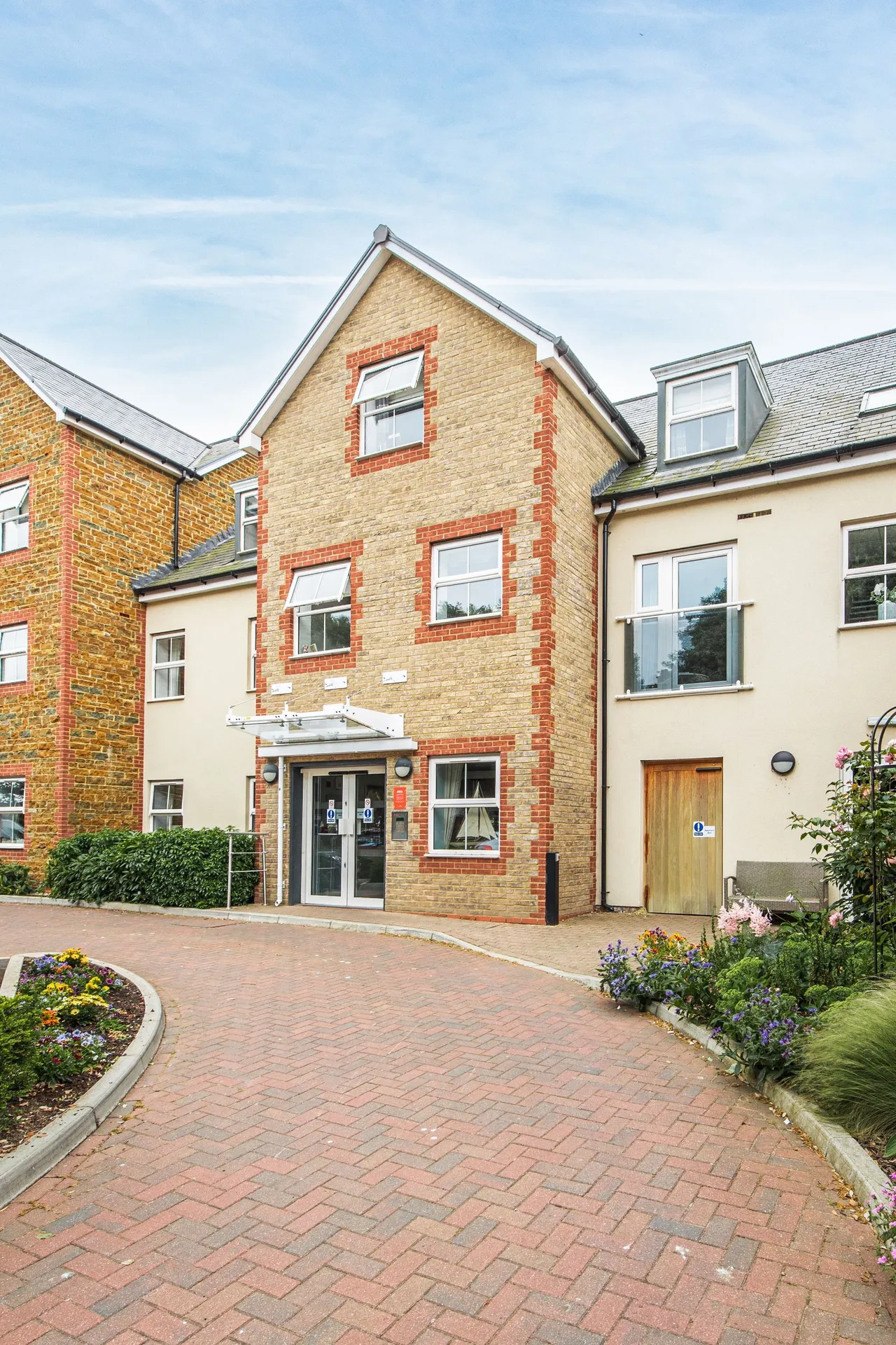 Bright South Facing Apartment in Huns, photo 15