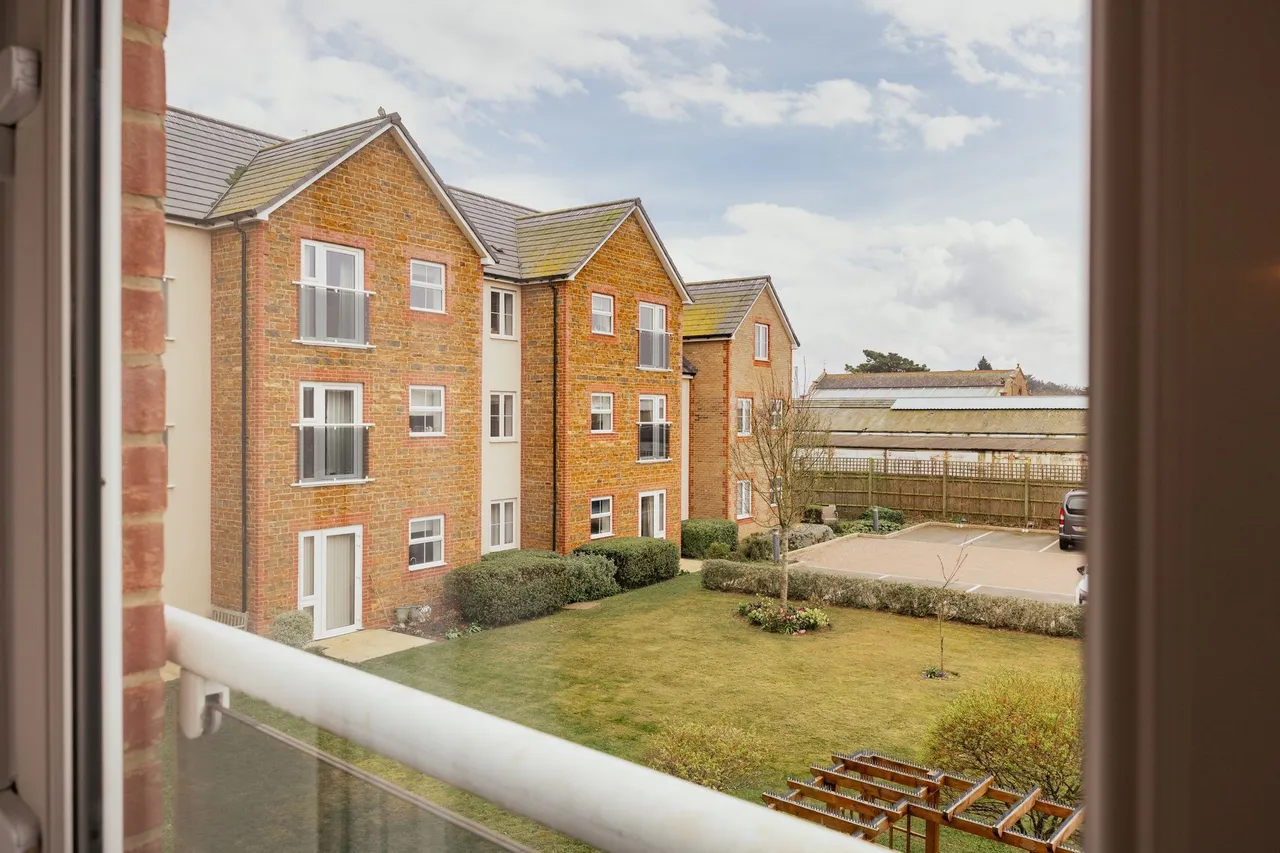 Bright South Facing Apartment in Huns, photo 5