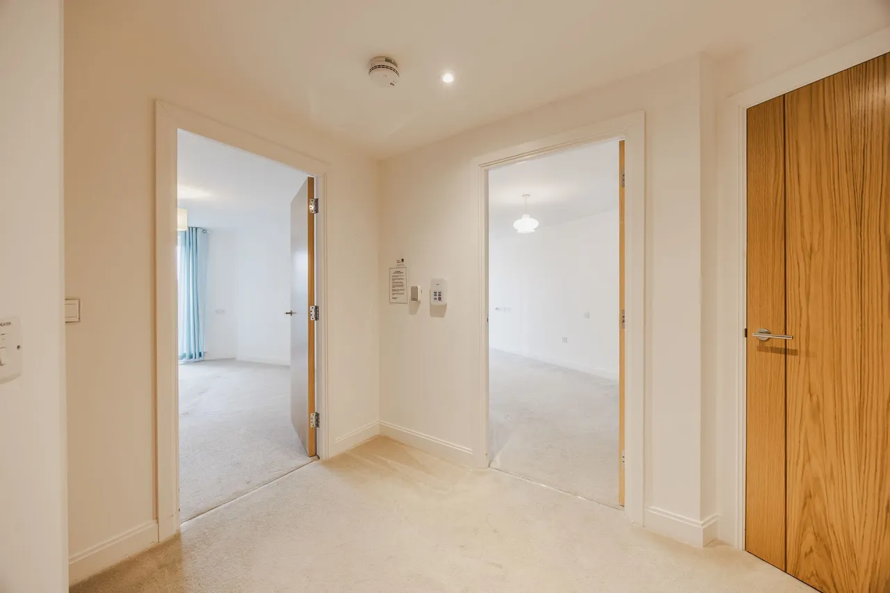 Bright South Facing Apartment in Huns, photo 14