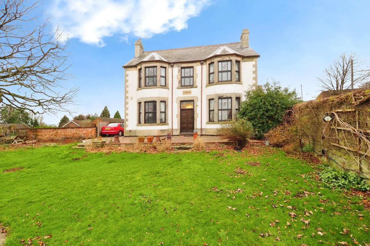 5 bed house for sale, Chesterfield Road, Huthwaite, NG17