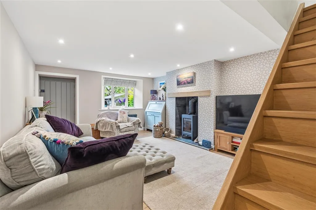 High Street, Swayfield, NG33, photo 5