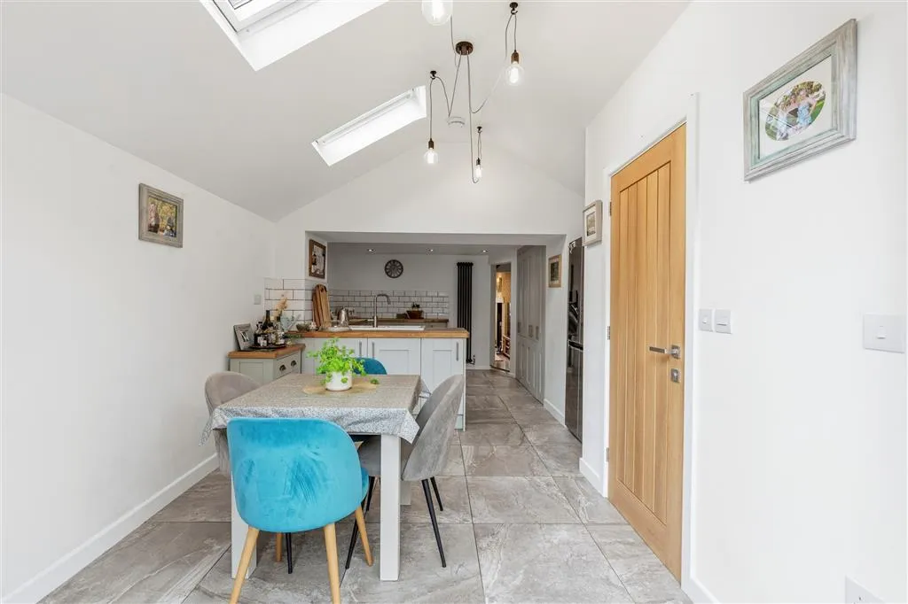 High Street, Swayfield, NG33, photo 9