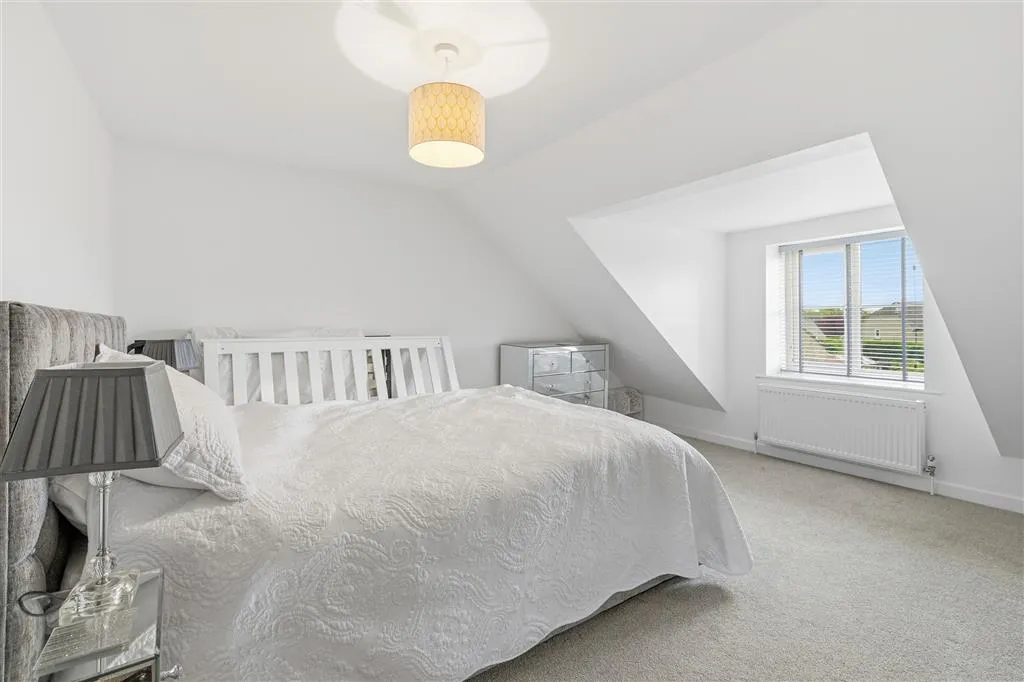 High Street, Swayfield, NG33, photo 12