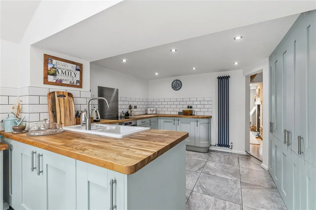 High Street, Swayfield, NG33, photo 8