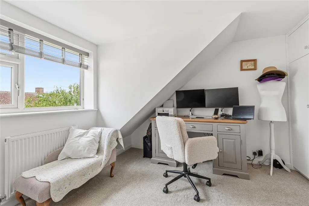High Street, Swayfield, NG33, photo 13