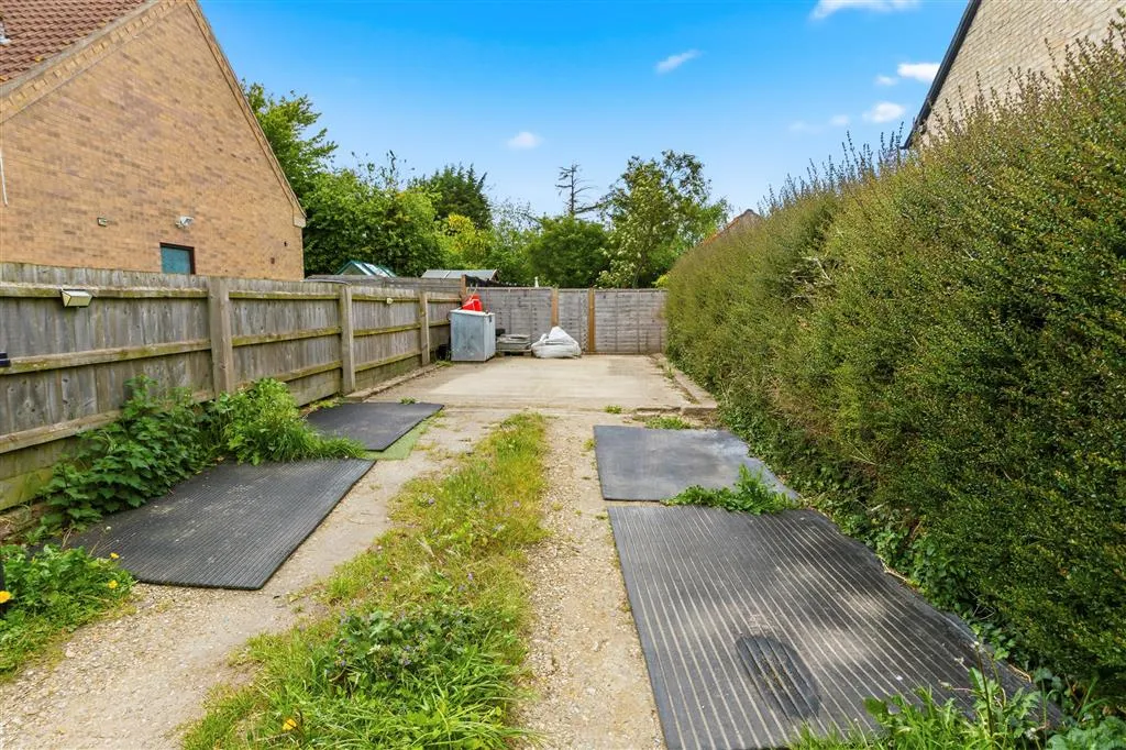 High Street, Swayfield, NG33, photo 16