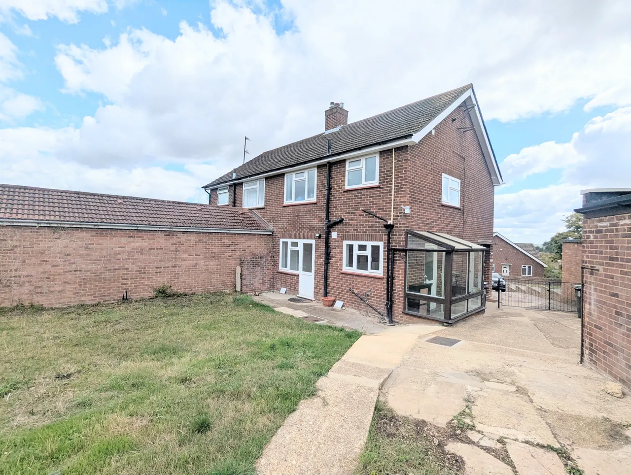 3 bed house to rent, Swift Close, Bedford, MK41