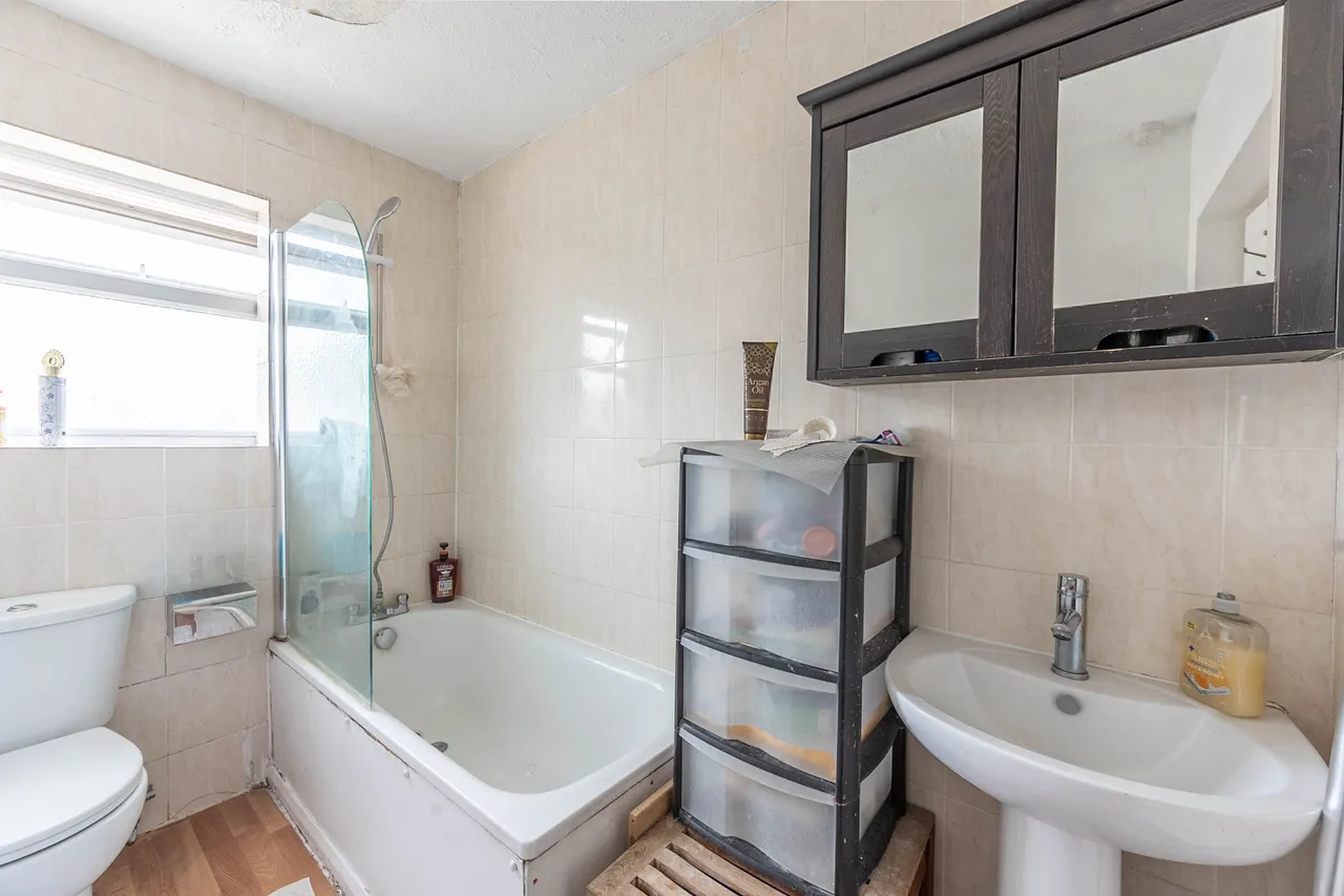 84 Roxeth Green Avenue, Harrow, photo 5