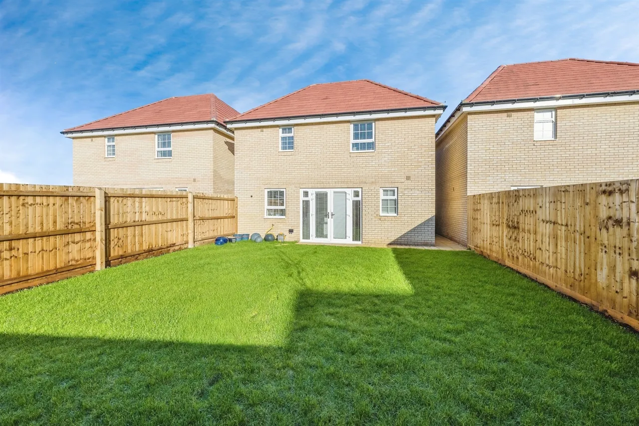3 bed house for sale, Lulworth Place, Peterborough, PE7