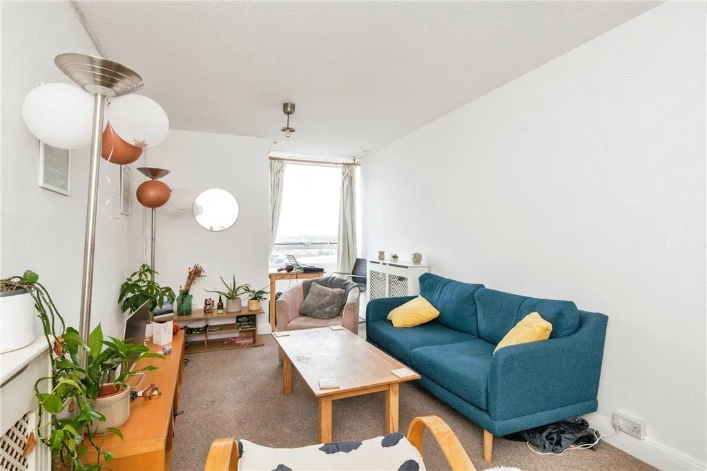Bramlands Close, London, SW11, photo 3