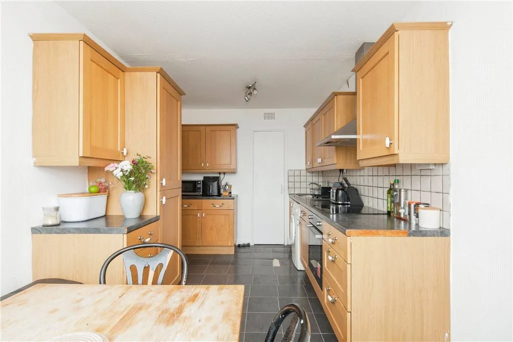 Bramlands Close, London, SW11, photo 17